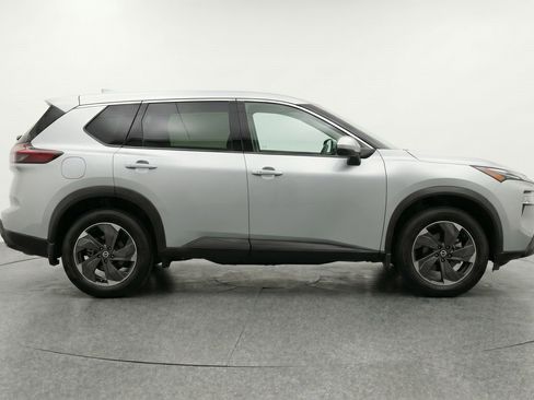 Used 2025 Nissan Rogue SV AWD/4WD image 11