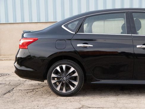 Used 2019 Nissan Sentra SR FWD image 12