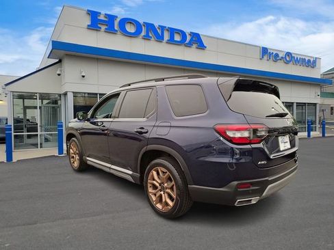 Used 2024 Honda Pilot Touring image 6