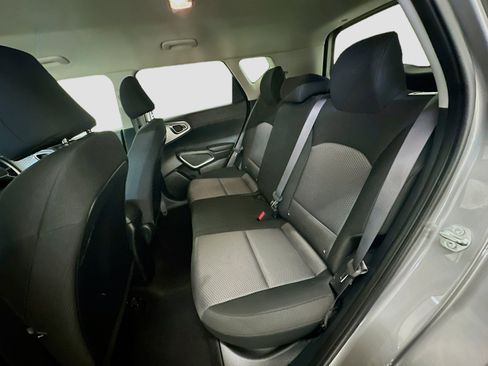 Used 2025 Kia Soul LX w/ LX Technology Package FWD image 28