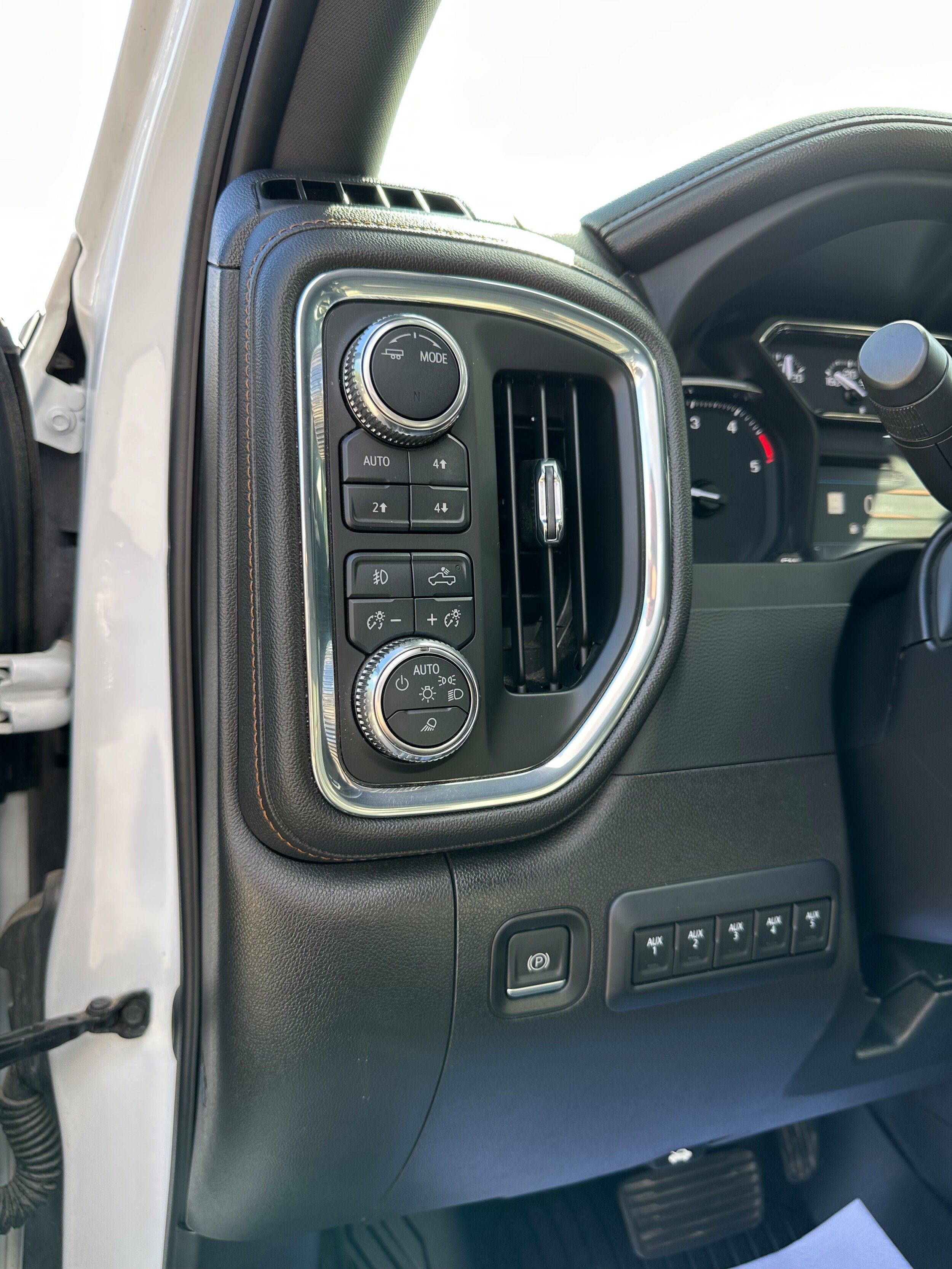 Used 2023 GMC Sierra 2500 AT4 w/ AT4 Preferred Package AWD/4WD image 20