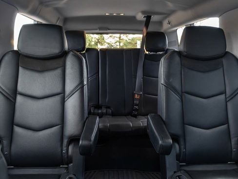 Used 2016 Cadillac Escalade ESV Luxury AWD/4WD image 11