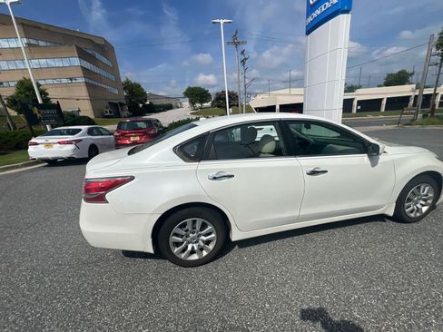 Used 2014 Nissan Altima 2.5 SV FWD image 6