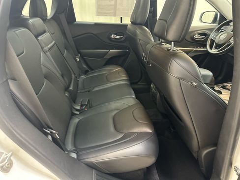 Used 2019 Jeep Cherokee Limited w/ Luxury Group AWD/4WD image 20