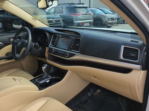 Used 2016 Toyota Highlander XLE AWD/4WD image 44