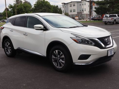 Used 2018 Nissan Murano S image 2