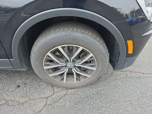 Used 2020 Volkswagen Tiguan SE w/ Panoramic Sunroof Package image 10