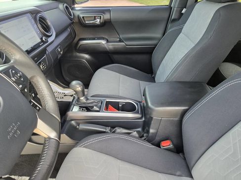 Used 2020 Toyota Tacoma TRD Off-Road AWD/4WD image 23