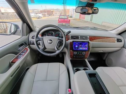 Used 2007 Chevrolet Suburban 2500 LT w/ LT Preferred Equipment Group image 31