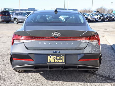 Used 2025 Hyundai Elantra SEL image 5