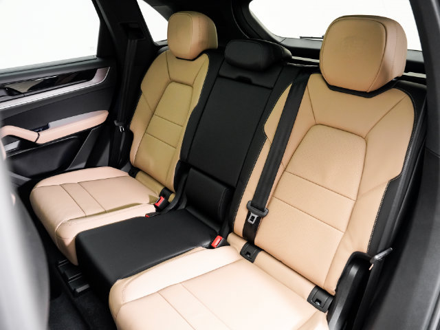 Certified 2026 Porsche Cayenne AWD/4WD image 27