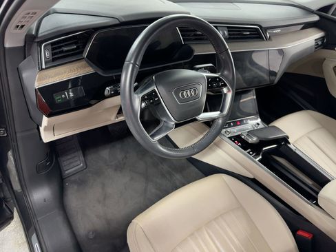 Used 2021 Audi e-tron Premium Plus w/ Premium Plus Package image 4