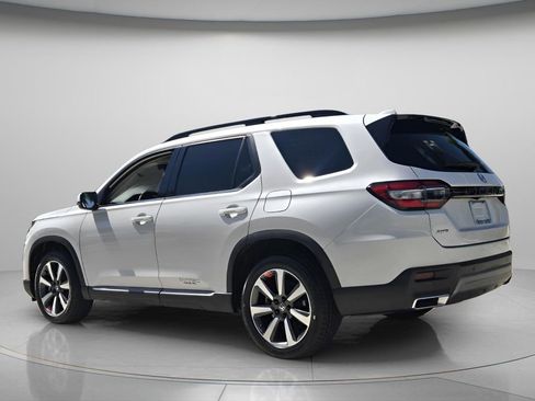 Certified 2023 Honda Pilot Touring image 8