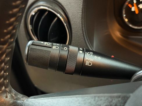 Used 2014 Jeep Compass Latitude image 31