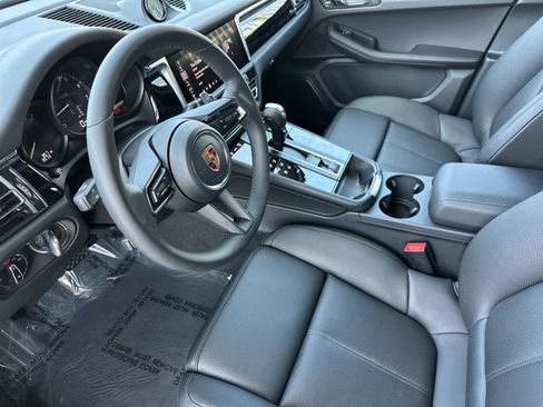 Used 2026 Porsche Macan AWD/4WD image 4