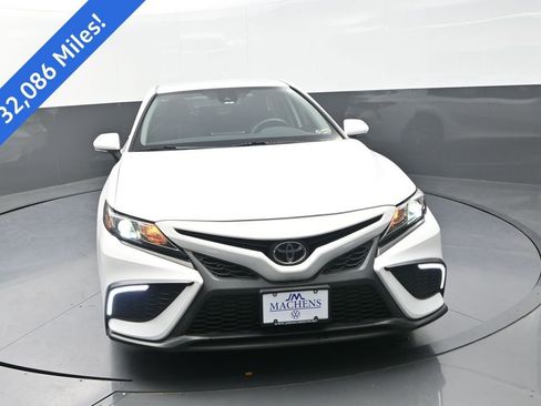 Used 2022 Toyota Camry SE image 2