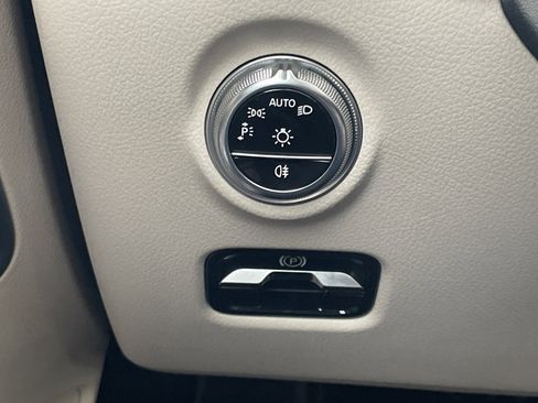 Certified 2024 Mercedes-Benz C 300 Sedan image 25