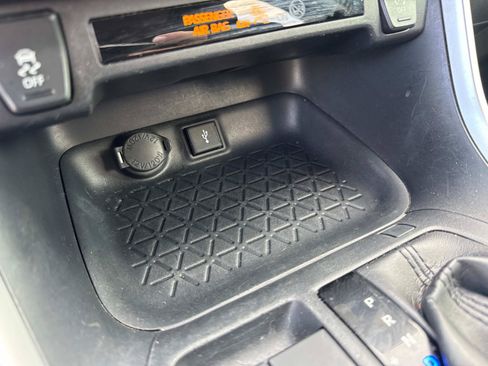 Used 2020 Toyota RAV4 XLE w/ Convenience Package FWD image 25