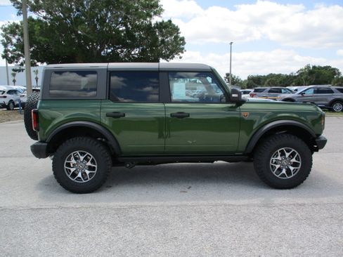 New 2025 Ford Bronco Badlands image 8