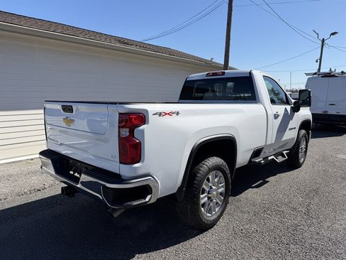 Used 2024 Chevrolet Silverado 2500 LT w/ Convenience Package image 9