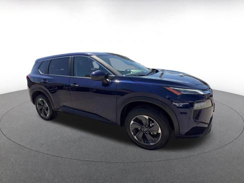 Used 2025 Nissan Rogue SV FWD image 2