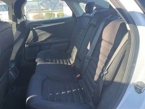 Used 2015 Ford Fusion SE image 14