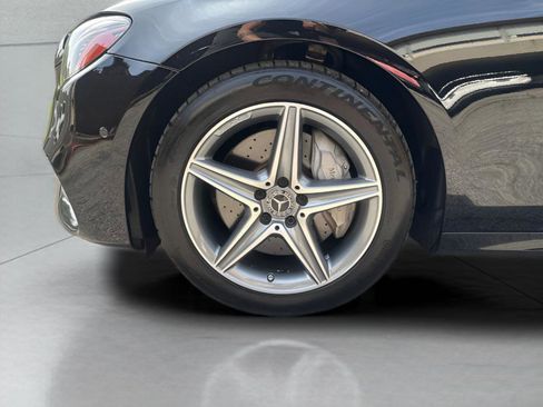 Used 2019 Mercedes-Benz E 300 4MATIC image 5