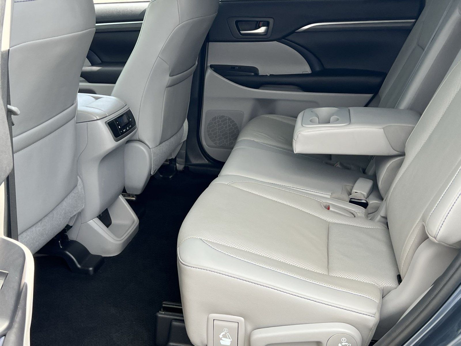 Used 2019 Toyota Highlander Limited AWD/4WD image 24