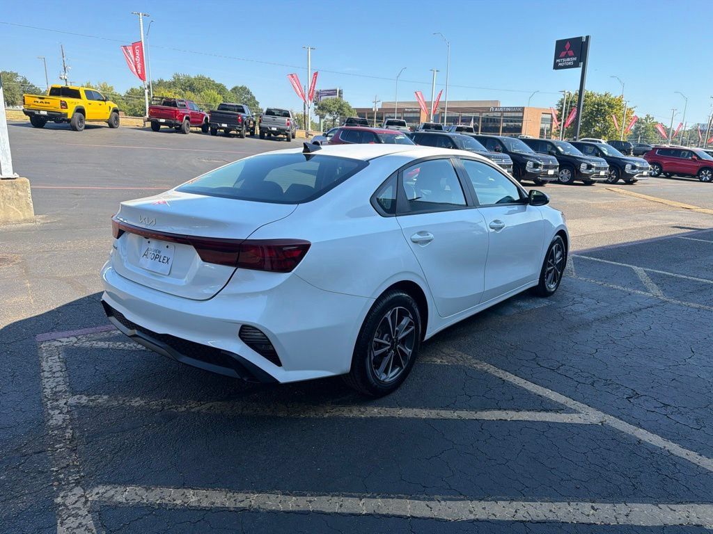 Used 2024 Kia Forte LXS FWD image 3