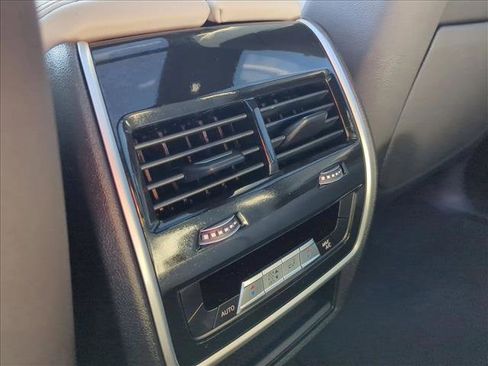 Used 2025 BMW X7 xDrive40i image 18