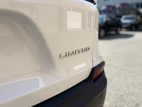 Used 2019 Jeep Cherokee Limited AWD/4WD image 31
