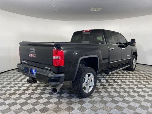 Used 2015 GMC Sierra 2500 Denali w/ Duramax Plus Package AWD/4WD image 15