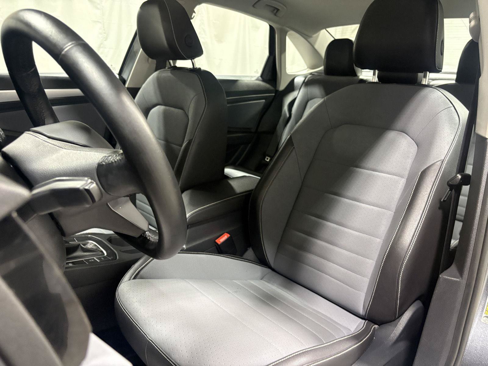 Used 2025 Volkswagen Jetta SE FWD image 23