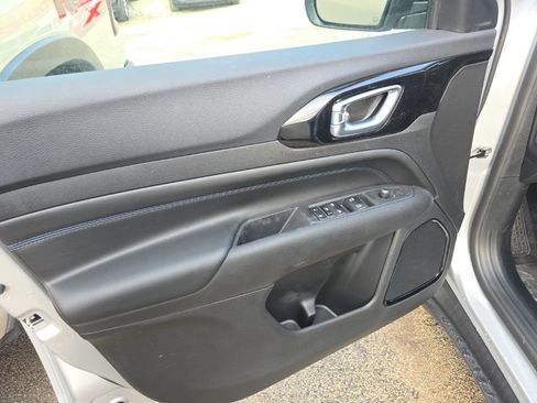 New 2026 Jeep Compass Latitude image 9