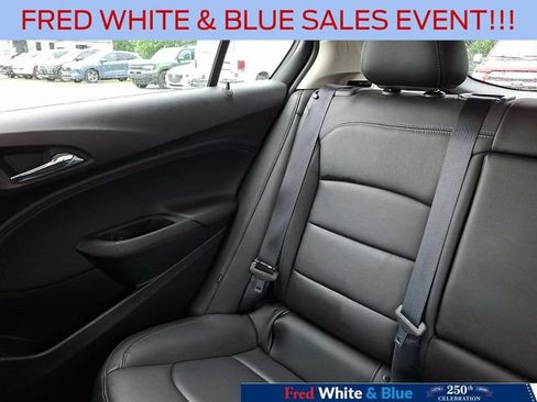 Used 2018 Chevrolet Cruze Premier FWD image 18