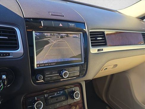 Used 2013 Volkswagen Touareg TDI image 13