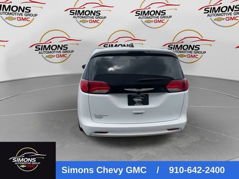 Used 2023 Chrysler Voyager LX FWD image 8
