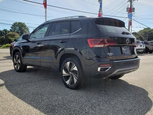 Used 2023 Volkswagen Taos SE w/ Panoramic Sunroof Package AWD/4WD image 6