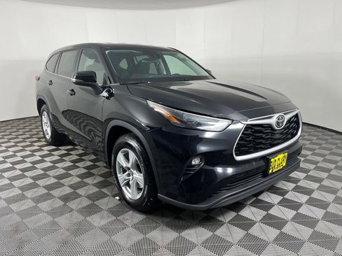 Used 2023 Toyota Highlander L image 3