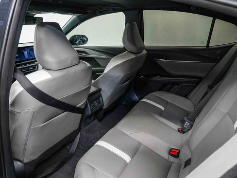 Used 2025 Toyota Camry SE FWD image 19