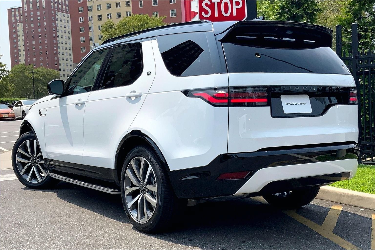 New 2026 Land Rover Discovery Dynamic SE AWD/4WD image 12