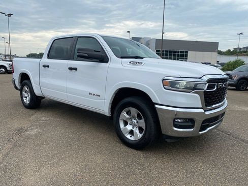 Used 2025 RAM 1500 Big Horn AWD/4WD image 8