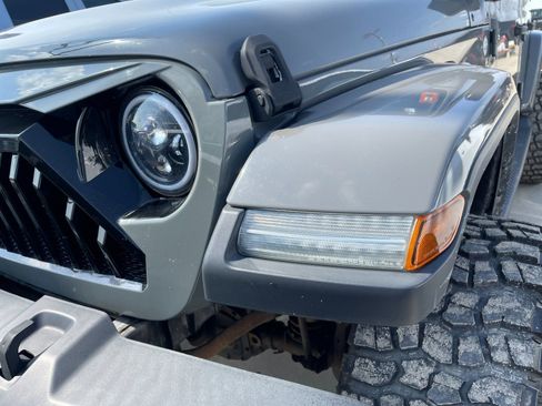 Used 2019 Jeep Wrangler Unlimited Sahara image 7