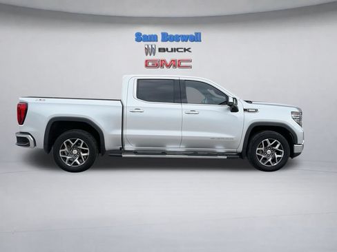 Used 2022 GMC Sierra 1500 SLT w/ X31 Off-Road Package AWD/4WD image 11