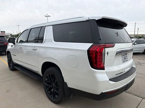 Used 2023 GMC Yukon XL SLT w/ SLT Premium Package AWD/4WD image 5