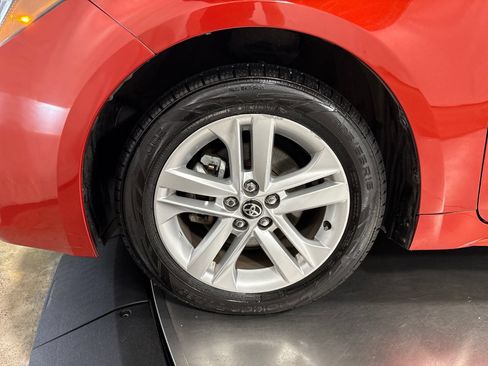Used 2020 Toyota Corolla SE FWD image 2