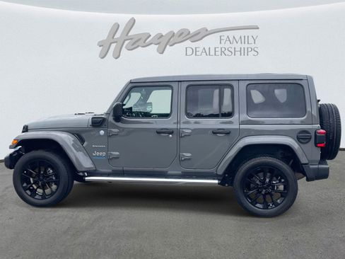 Used 2022 Jeep Wrangler Unlimited Sahara w/ Cold Weather Group image 30