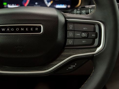 Used 2024 Jeep Wagoneer L Series II image 32