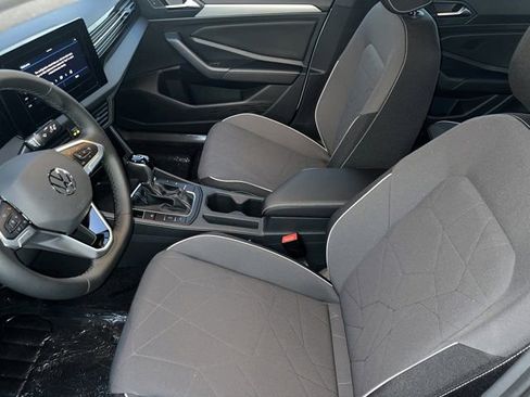 Used 2025 Volkswagen Jetta Sport image 9
