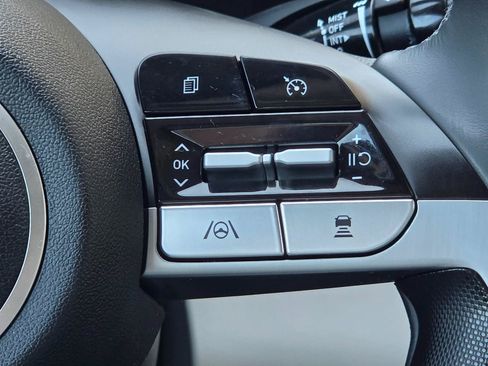 Used 2022 Hyundai Elantra Limited FWD image 19